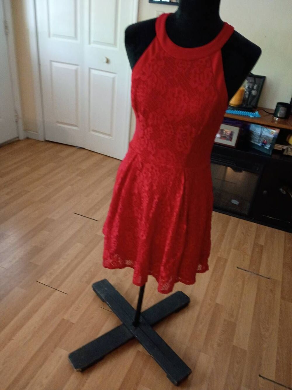 Medium Speechless Red Lace Sleeveless Mini Dress Semi Formal Keyhole Back Prom